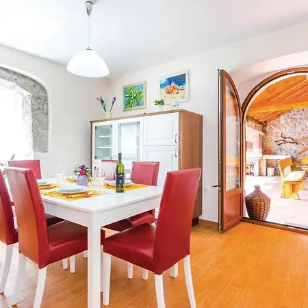 Ferienhaus 3 Bedroom Lovely In Bregi