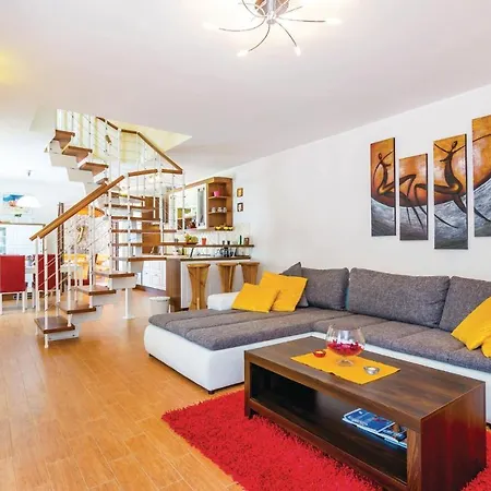 Holiday home 3 Bedroom Lovely In Bregi